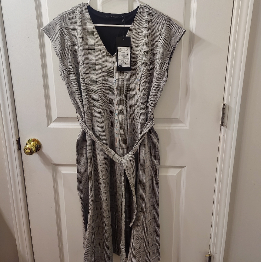 Dress - Picture 2 of 3